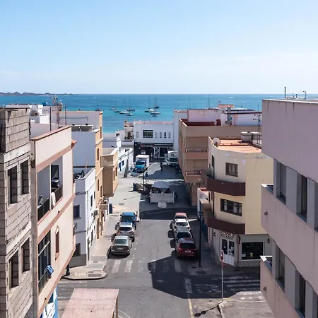 Cozy For Solo Traveller Or Young Couple With Stunning View To The Ocean Nyaraló Corralejo