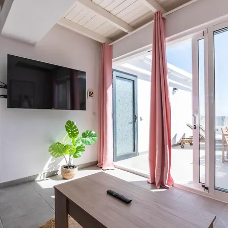 Cozy For Solo Traveller Or Young Couple With Stunning View To The Ocean Corralejo