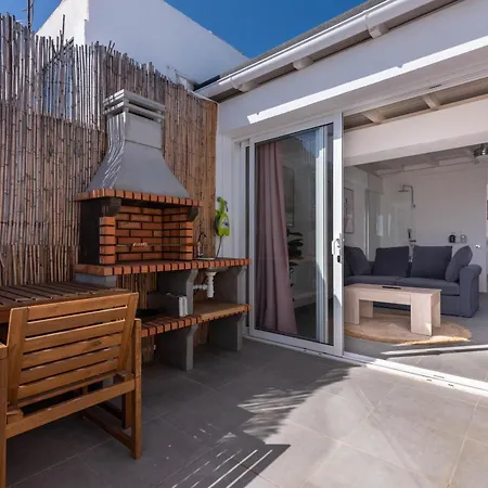 Cozy For Solo Traveller Or Young Couple With Stunning View To The Ocean *