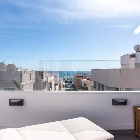 Cozy For Solo Traveller Or Young Couple With Stunning View To The Ocean