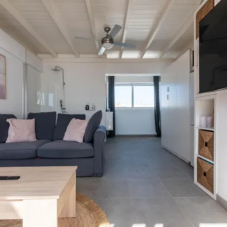 Cozy For Solo Traveller Or Young Couple With Stunning View To The Ocean Corralejo